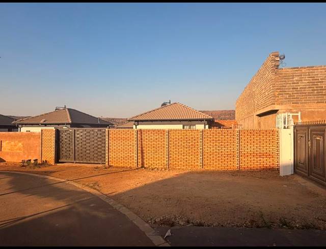 2 BEDROOM HOUSE FOR SALE IN MAHUBE VALLEY